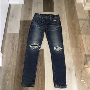 American eagle dark blue ripped jeans with fade. Slim straight fit